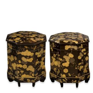 galerie tiago pair of Japanese black and gold lacquer boxes - hokkaibako
