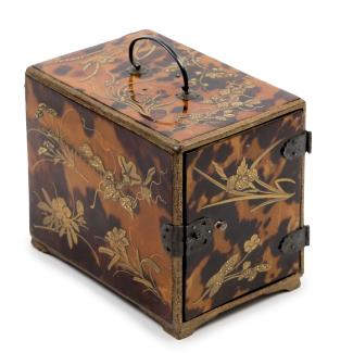 galerie tiago Japanese lacquered tortoiseshell incense box