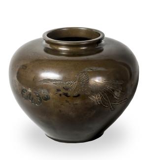 galerie tiago Japanese bronze vase decorated with a flying phenix