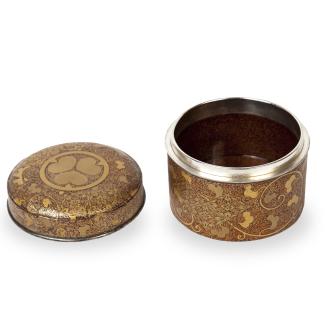 galerie tiago Japanese lacquered pair of circular make-up boxes