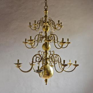 Large Dutch chandelier in varnished bronze