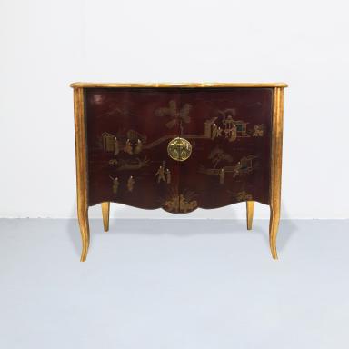 Chest of drawers in lacquered wood imitating China