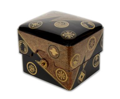 galerie tiago japan maki-e lacquer cosmetic box (tebako) - family crest (mon)