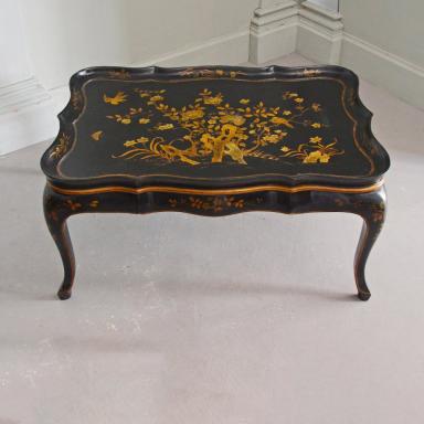 Louis XV style coffee table in lacquered wood