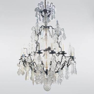 Large chandelier with 16 lights