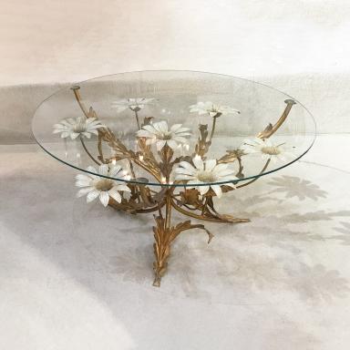 Coffee table with flowers by Hanskoal