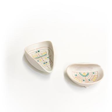 Two glazed earthenware dishes by Roger Capron
