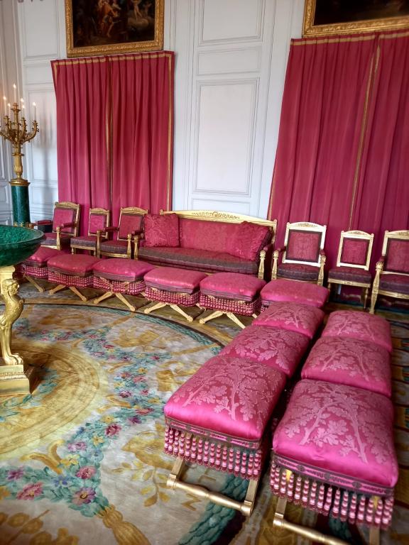 Chateau de Versailles with FleaMarket