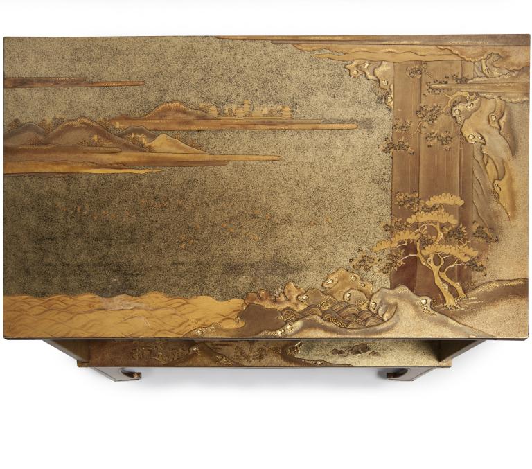 galerie tiago Japanese gold lacquered table