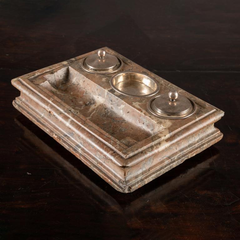 Early 18th century marble ink and pen stand, 1
