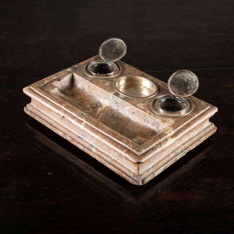 Early 18th century marble ink and pen stand, 2