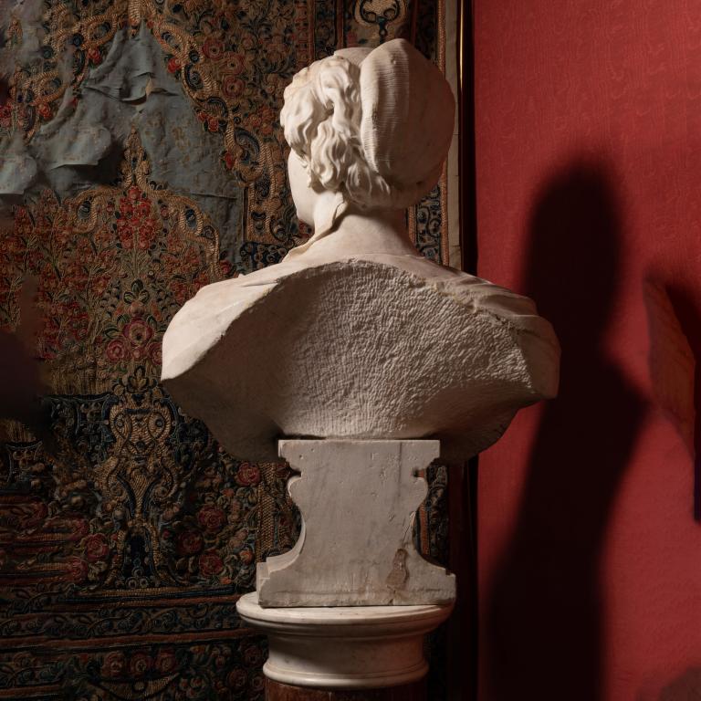 Back of the Sculpture of a woman, end of the 17th century