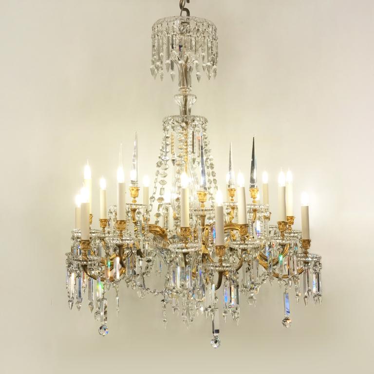 Large exceptional Baccarat chandelier