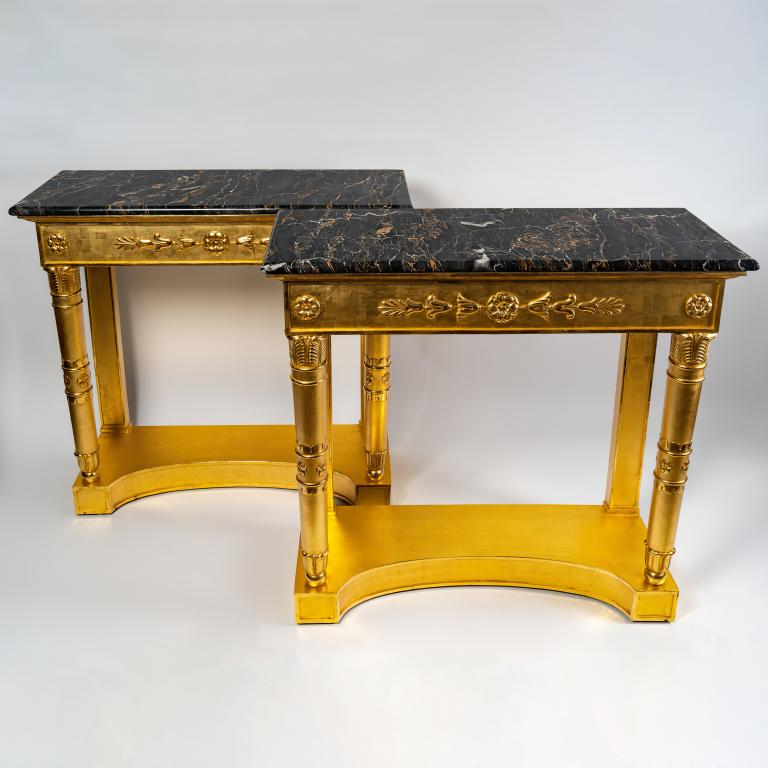 French Consulate Period Pair of impressive giltwood and Portor marble consoles, view 1