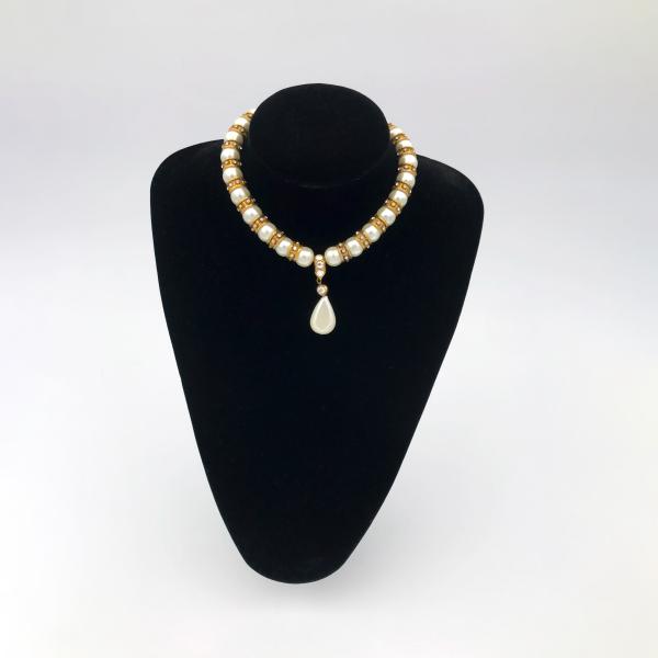 Chanel necklace from the 60's with pearls