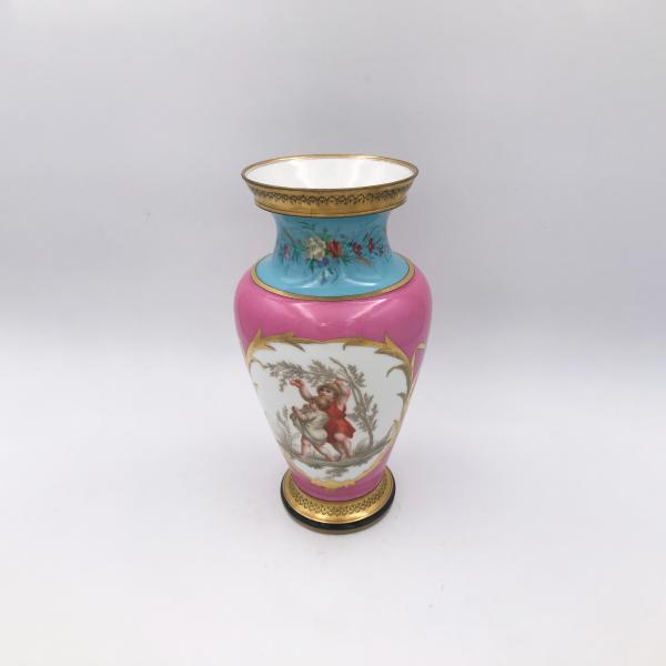 Pink porcelain vase from Paris