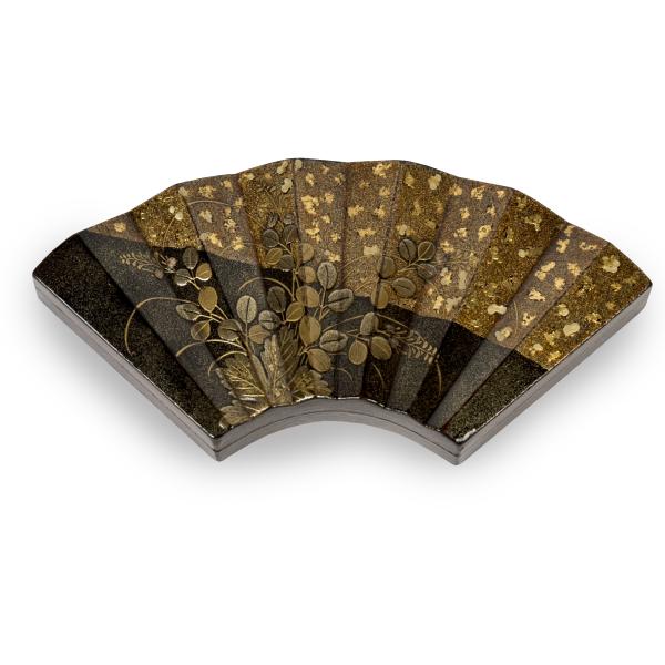 galerie tiago Japanese lacquer fan-shaped box (kobako)