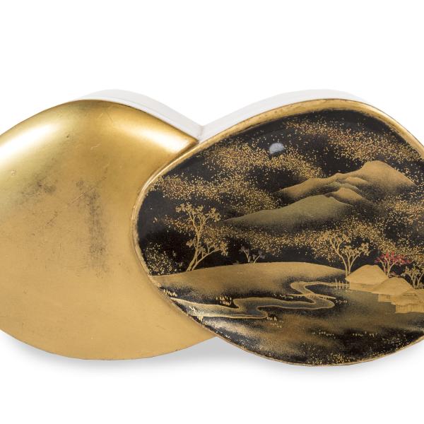 galerie tiago japanese shell shaped makie box kobako