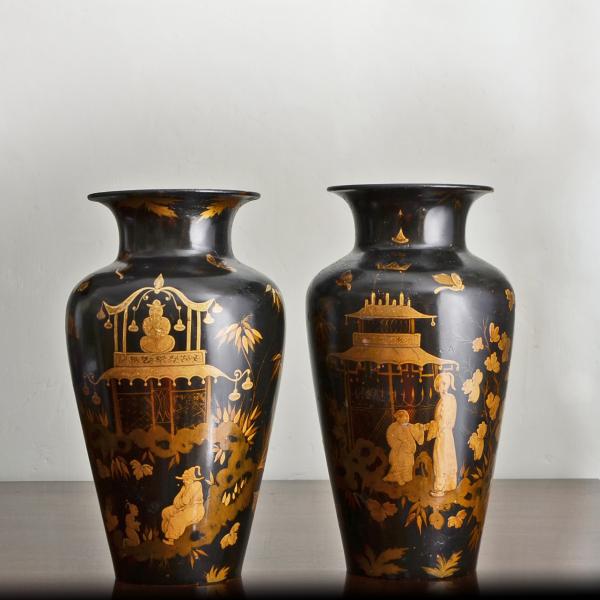 Pair of lacquered terracotta vases with chinoiserie