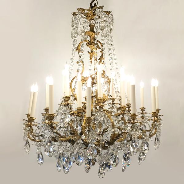 Large Louis XV style chandelier Gilt bronze and crystal