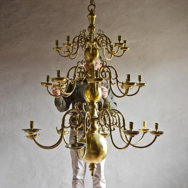 Large Dutch chandelier in varnished bronze with human