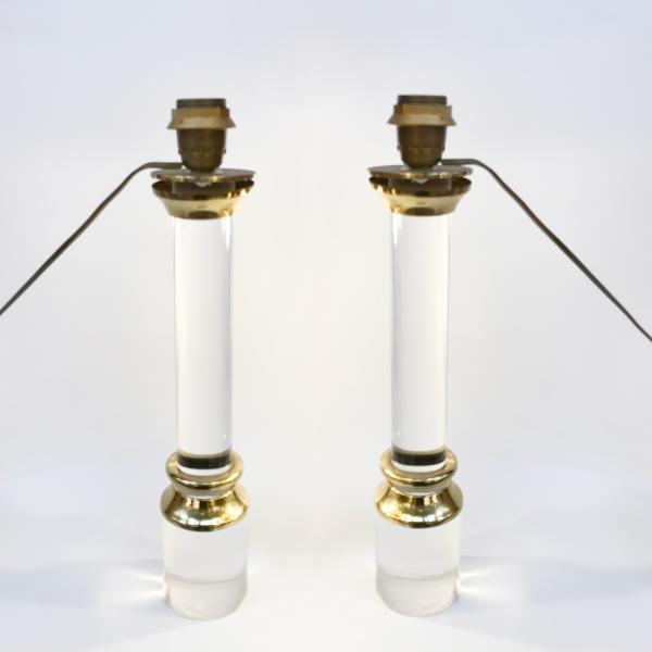 Pair of lamps in resin