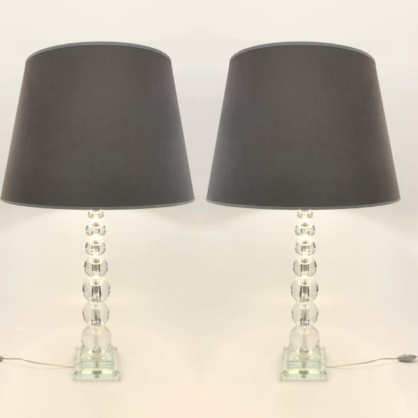Pair of lamps with spheres